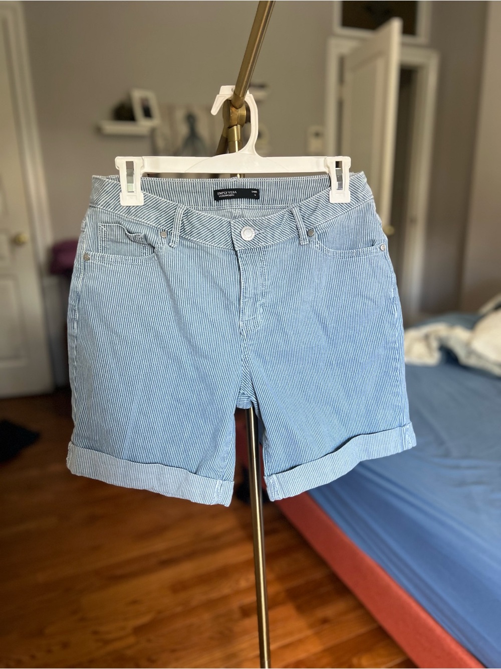 Simply Vera US 6 - Light Blue Striped Women’s Cuffed Shorts